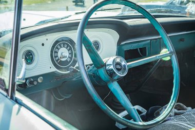 Daytona Plajı, FL / USA - 25 Mart 2018: 1964 Ford F100 Fleetside kamyonet yenilendi.