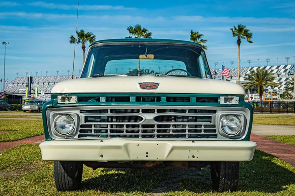 Daytona Beach Usa March 2018 Ανακαινισμένο Φορτηγό Ford F100 Fleetside — Φωτογραφία Αρχείου