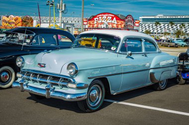 Daytona Plajı, FL / USA - 25 Mart 2018 Chevrolet 210 2 kapılı coupe 2018 Daytona Türkiye Run.