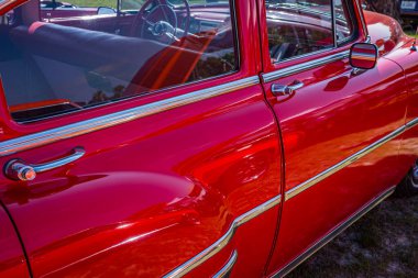 Savannah, GA / USA - 21 Nisan 1953 Chevrolet 210 Sedan Savannah, Georgia 'da bir araba fuarında.