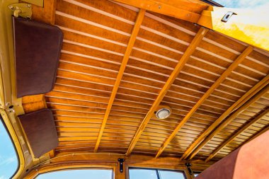 Savannah, GA / USA - 21 Nisan 2018: 1937 Ford Woody İstasyonu Wagon Savannah, Georgia 'da bir araba fuarında.