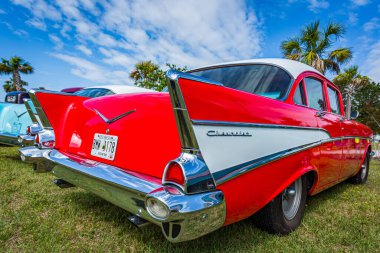 Savannah, GA / USA - 21 Nisan 1957 Chevrolet 210 4 kapılı Sedan Savannah, Georgia 'da bir araba fuarında.