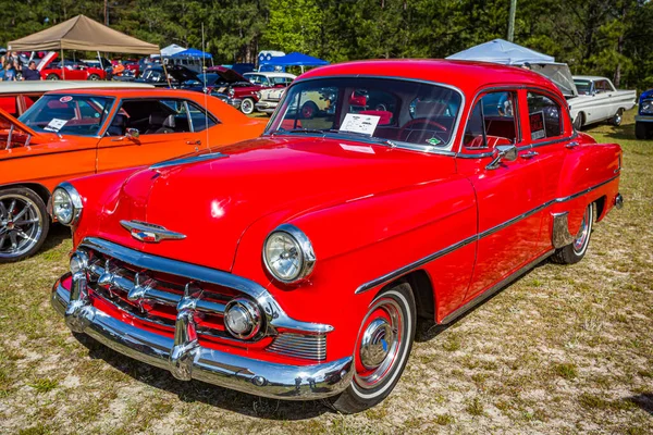 Savannah, GA / USA - 21 Nisan 1953 Chevrolet 210 Sedan Savannah, Georgia 'da bir araba fuarında.
