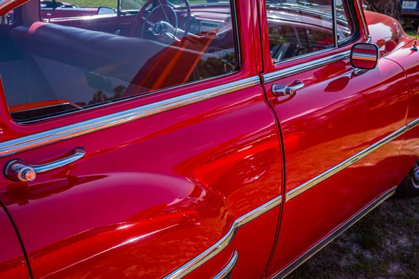 Savannah, GA / USA - 21 Nisan 1953 Chevrolet 210 Sedan Savannah, Georgia 'da bir araba fuarında.