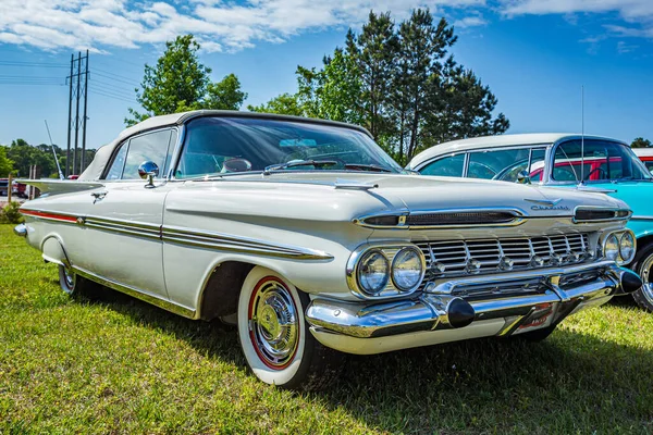 Savannah, GA / USA - 21 Nisan 1959 Chevrolet Impala Gürcistan Savannah 'daki bir araba fuarında.