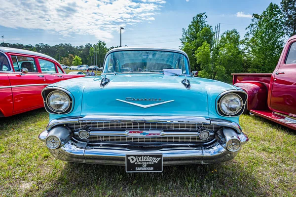 Savannah, GA / USA - 21 Nisan 1957 Chevrolet 210 2 kapılı Sedan Savannah, Georgia 'da bir araba fuarında.