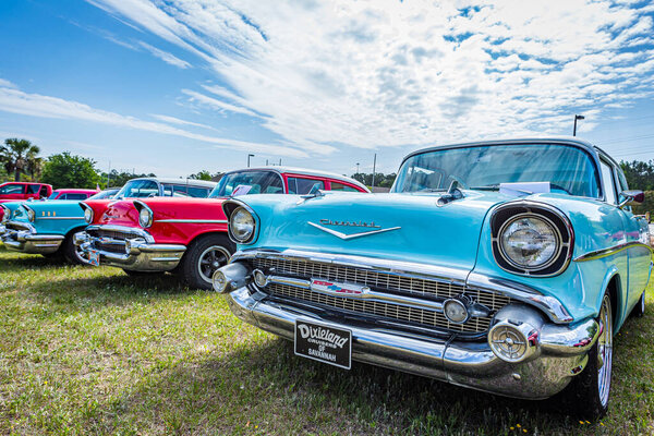 Саванна, штат Джорджия / США - 21 апреля 2018 года: двухдверный седан Chevrolet 210 на автосалоне в Саванне, штат Джорджия.