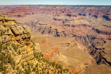 Güney Rim 'deki Mather Point' ten Arizona 'daki Büyük Kanyon manzarası.