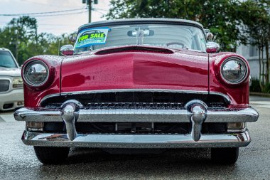 Yeni İzmir Plajı, FL - 12 Ağustos 2017 Mercury Monterey, Kanal Caddesi Araba Fuarı .