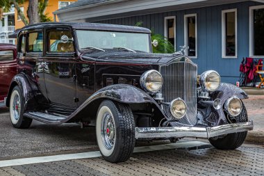 New Smyrna Plajı, FL - 12 Ağustos 2017: 1932 Packard 900 Light 8 Kanal Caddesi Araba Fuarı.