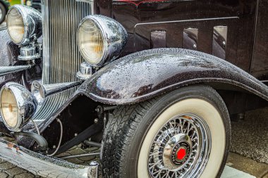 New Smyrna Plajı, FL - 12 Ağustos 2017: 1932 Packard 900 Light 8 Kanal Caddesi Araba Fuarı.