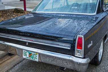 New Smyrna Plajı, FL - 12 Ağustos 2017: 1966 Chevrolet Chevy II Nova Kanal Caddesi Araba Fuarı.