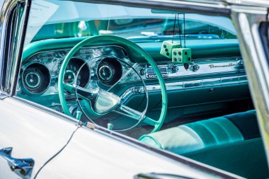 Waynesville, GA - 7 Ekim 2017: 1959 Pontiac Bonneville Vista Yerel bir araba fuarında.