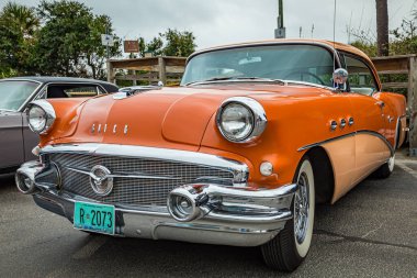 Tybee Adası, GA / USA - 14 Ekim 2017: 1956 Yerel bir araba fuarında Buick Special hardtop.