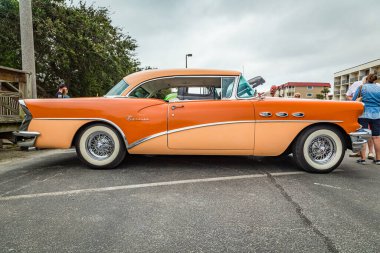 Tybee Adası, GA / USA - 14 Ekim 2017, 1956 Buick Special Yerel bir araba fuarında.