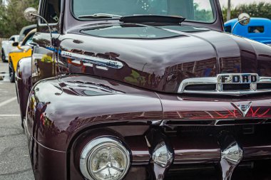 Tybee Adası, GA / USA - 14 Ekim 2017: 1948 Ford Anglia Yerel bir araba fuarında.