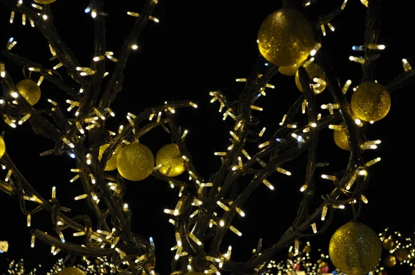 Goldene Weihnachtsbeleuchtung Der Nacht — Stockfoto