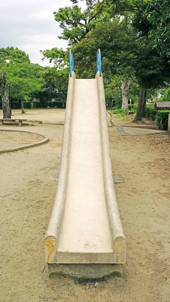 Attrezzature Scivolo Retrò Verticale Bambini Giappone Parco Giochi All Aperto — Foto Stock