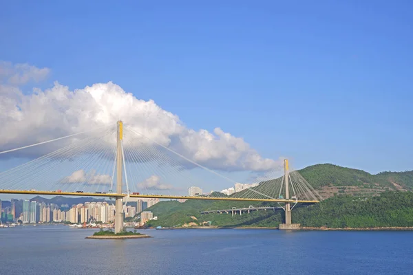 Hong Kong Architecture Car Bridge Buildings Mountain Bay — стоковое фото