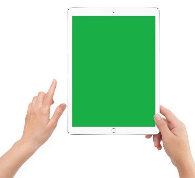 İzole insan sağ el tutan yeşil ekran beyaz tablet comp