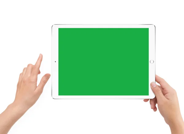 孤立的人类右手拿着绿屏白色平板电脑 — 图库照片