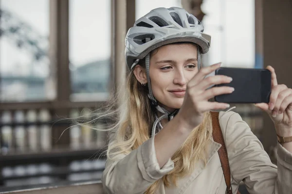 Young Female Adult Stopping Take Photo While Cycling Work — Stock Photo, Image