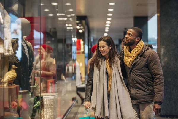 Front View Couple Walking Shop Window Looking Shopping Sales — Stock Photo, Image