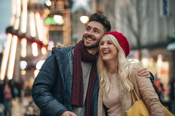 Front View Man His Arm His Girlfriend Couple City Street — Stock Photo, Image