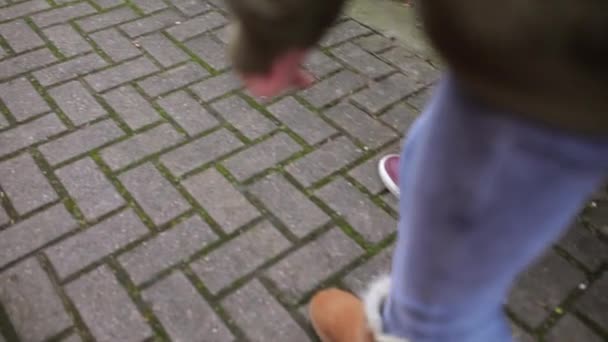 Klein Meisje Haar Vader Zijn Thuiskomst Het Gaan Naar Winkel — Stockvideo