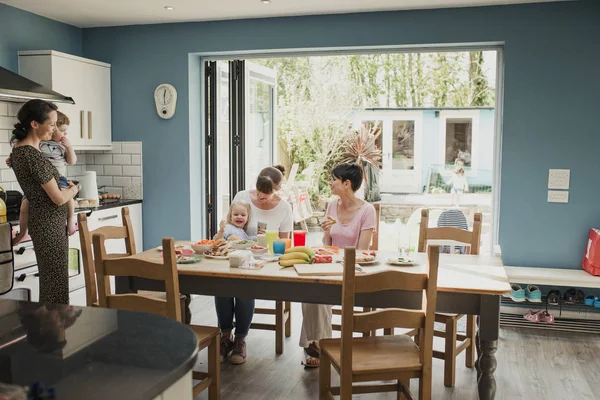 Wide Angle View Three Mid Adult Mothers Sitting Kitchen Table — Stock Photo, Image