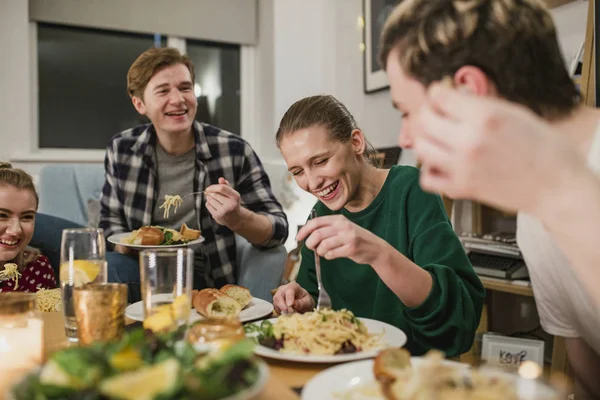 Friends Having Dinner Party Home Laughing While Eating Spaghetti Carbonara — Stock Photo, Image