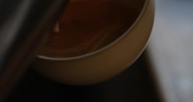 Rosetta yaprak, süt, kahve ile oluşturma.