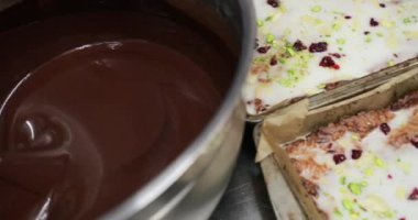 Fıstıklı kek tarifi Malzemeler hazırlanıyor.