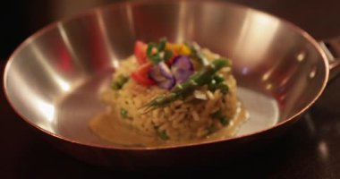 Bir restoran tarzı risotto yemek bir restoranda Close-Up.