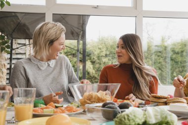Akşam Yemeği Sohbetleri Keyfi
