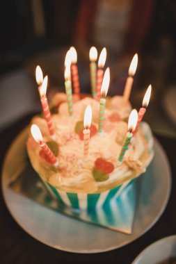 Mumlu doğum günü pastası