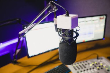 Kayıt stüdyosunda mikrofon