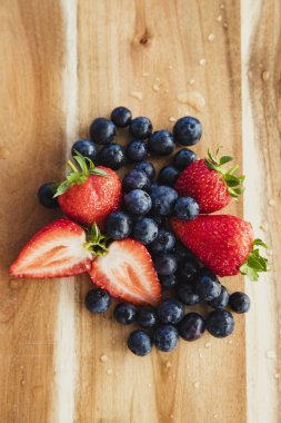 çilek ve böğürtlen