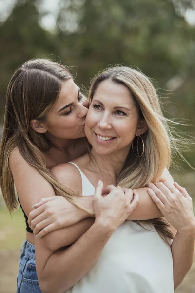 Anneme Sevildiğimi Hissettirmek