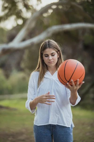 Basketbol Oynayabilir miyiz?? — Stok fotoğraf