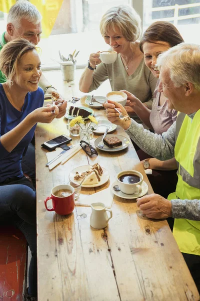 Pausa para tomar café con amigos — Foto de Stock