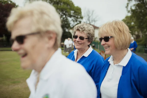 Mujeres mayores sonriendo — Foto de Stock