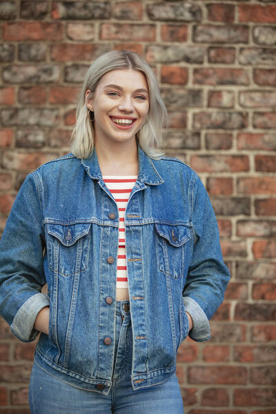Stylish and Confident Young Woman — Stock Photo, Image