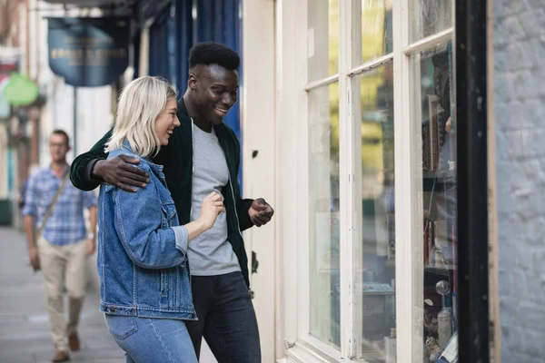 Window Shopping in the City — Stock Photo, Image