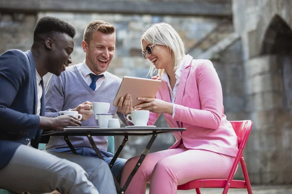 Have en griner under en business frokost - Stock-foto