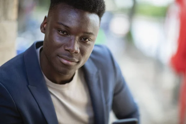 Een portret van een jonge zakenman — Stockfoto