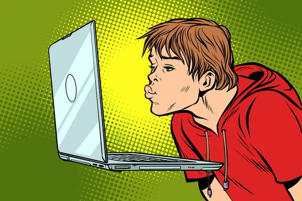 Un uomo bacia lo schermo del computer — Vettoriale Stock