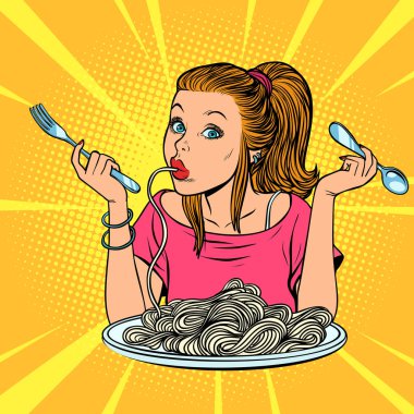 Spagetti yiyen kadın