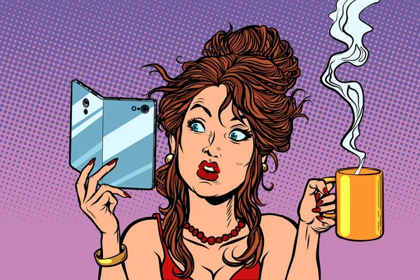 Donna che beve caffè o tè. Uno smartphone con display flessibile pieghevole — Vettoriale Stock