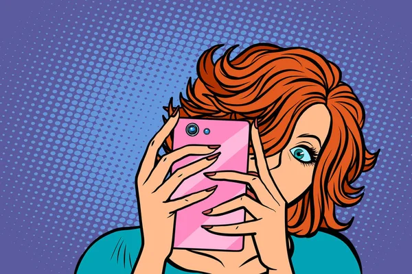 Mujer tomando fotos con un smartphone — Vector de stock